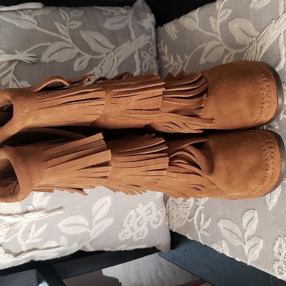 3-Layer Fringe Boot Minnetonka boots - Picture 4 of 16